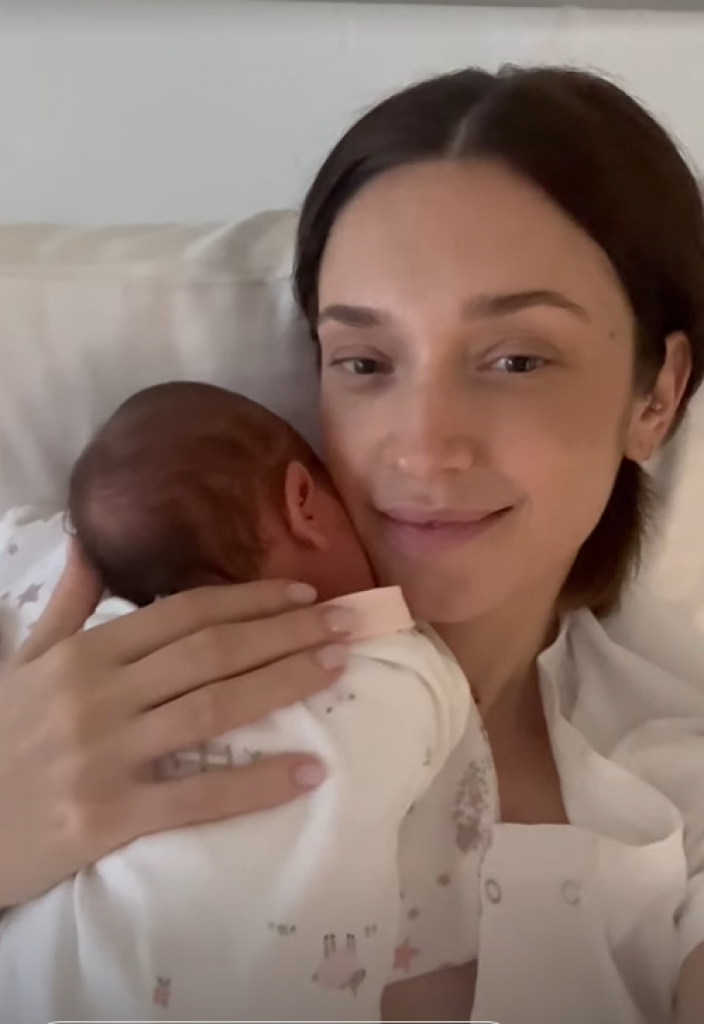 Porodila se Lea Davogić: Ona je najpopularnija di-džej umetnica u Srbiji, a prvi snimak bebe je raznežio sve
