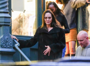 Anđelina Džoli i njena usvojena ćerka su bacile Njujork pod noge: Zahara je sada PRELEPA devojka, a njihov odnos mnogi KOMENTARIŠU!