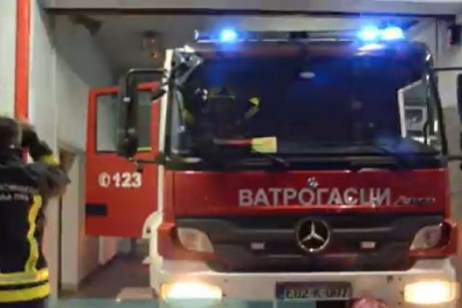 Banjalučki vatrogasci spasili dječaka koji se popeo na drvo (FOTO)