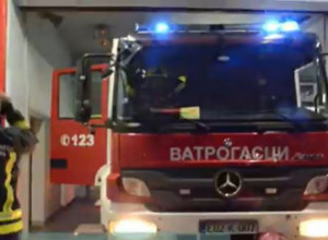 Banjalučki vatrogasci spasili dječaka koji se popeo na drvo (FOTO)