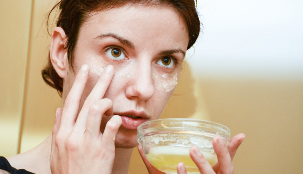 Očistite mitisere bez posete kozmetičaru: Potrebna vam je četkica za zube i dva kućna sastojka