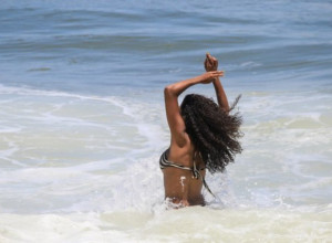 Muškarac od 50 godina je osvojio srce Tine (19): Kažu da je ostarila preko noći, ali je i dalje jako lepa