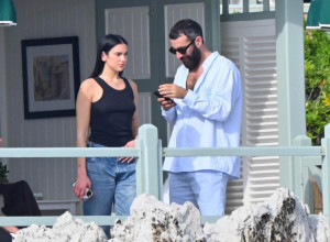 Pevačica Dua Lipa smuvala 14 godina STARIJEG frajera: Dok oni uživaju, njen BIVŠI javno umire od besa!