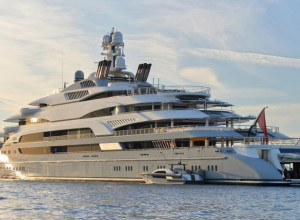 Ona radi na jahti i ispunjava želje milionera: Plata joj je paprena, a evo šta sve mora da trpi od bahatih bogataša