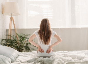 Uzroci bola u donjem delu leđa: Pojedini simptomi mogu ukazivati na ozbiljne bolesti