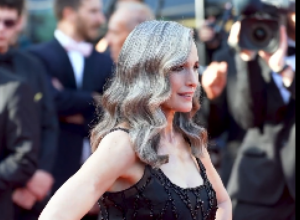 Američka glumica ne robuje standardima: Zbog sede kose dobija pohvale i izgleda "nikad mlađe"