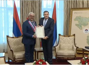 DODIK ODLIKOVAO LIDERA NSD-a: "Mandić je dugogodišnji predsjednik političke partije koja okuplja Srbe i on se bori za srpska nacionalna prava"(VIDEO)