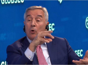 I U PENZIJI OPSEDNUT SRBIJOM - MILO SAVETUJE: Izvucite se iz krila Rusije, uvedite joj sankcije i pustite Kosovo u UN