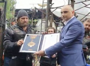 Orden časti predsednika Republike Srpske uručen vođi Noćnih Vukova (FOTO)