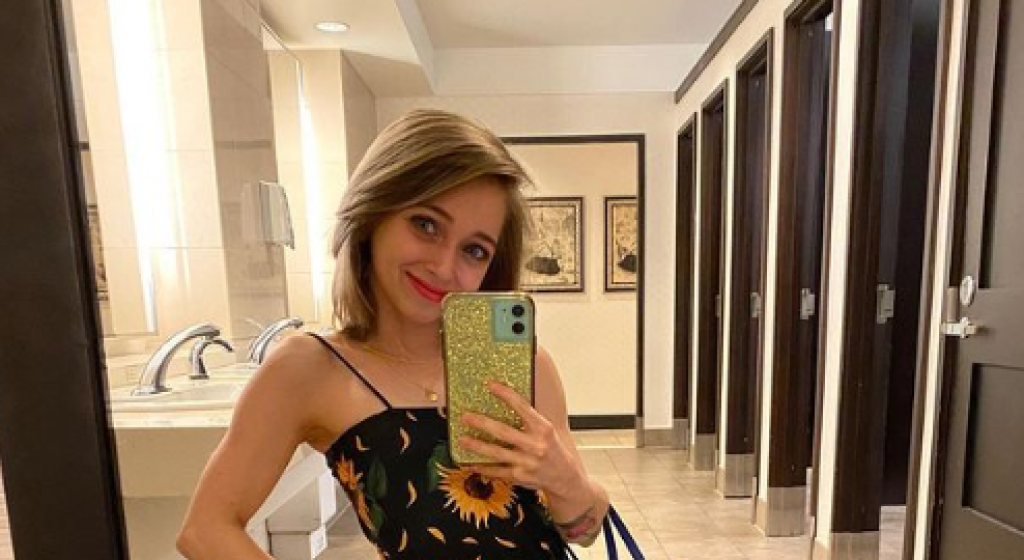 Devojka (22) zarobljena u telu deteta: "Želim da doživim pravu ljubav, ali me posmatraju kao uzorak za laboratoriju"