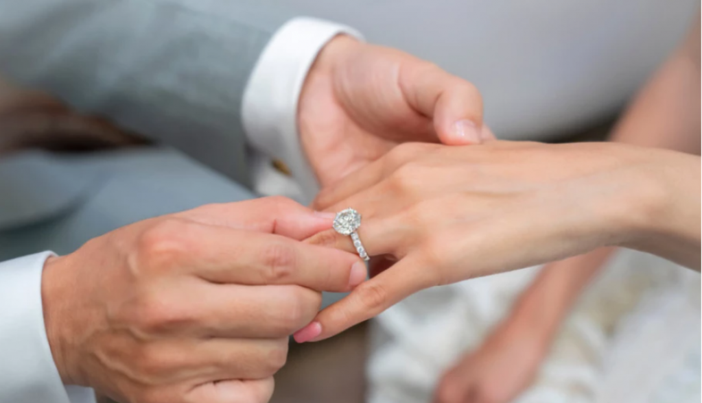 Milioner zaprosio Kristinu, pa na proslavi veridbe uradio nešto brutalno: Ona u suzama, gosti u šoku, ne veruju šta slušaju