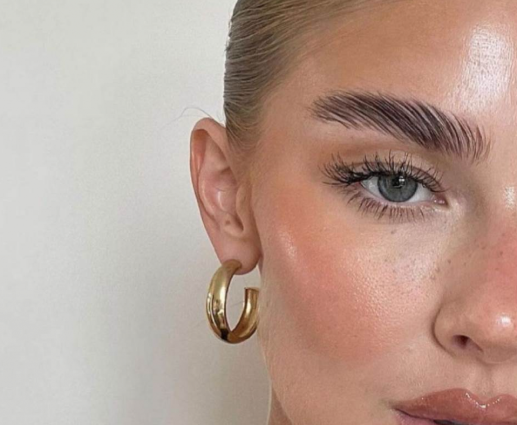 Podignute obrve i dalje su top trend: Oblikujte ih sami u dva jednostavna koraka i biće savršene