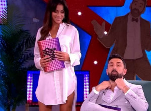 MINA UŠETALA U STUDIO SAMO U KOŠULJI Nova devojka Ognjena Amidžića u hit izdanju koje žene obožavaju