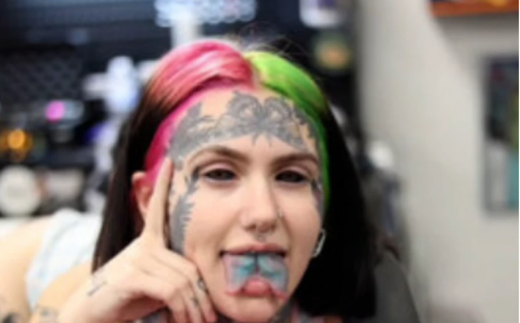 Ona je TATU model i cilj joj je da izgleda kao demon: Kad budete videli njenu fotografiju iz prošlosti ništa vam neće biti jasno!