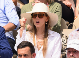 Jelena i Tara Đoković u boji sezone: Uskladile garderobu, srčano bodre Noleta, a jedan detalj od 11.000 evra je svima zapao za oko