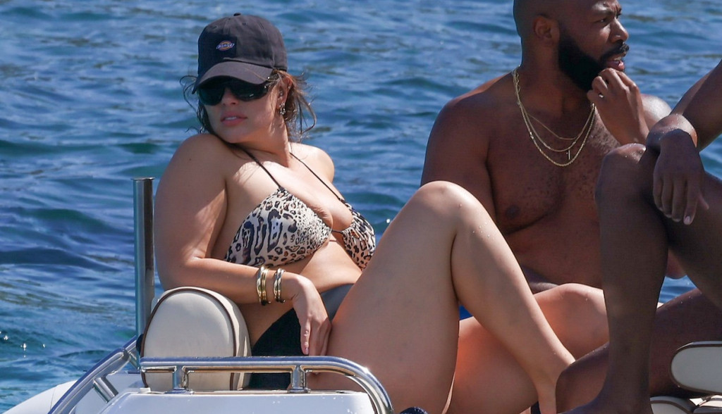 Carice! Imaju preko 90 kilograma i nose bikini, vide se i strije i celulit, a one pucaju od samopouzdanja i ne kriju se na plaži u tunikama do kolena