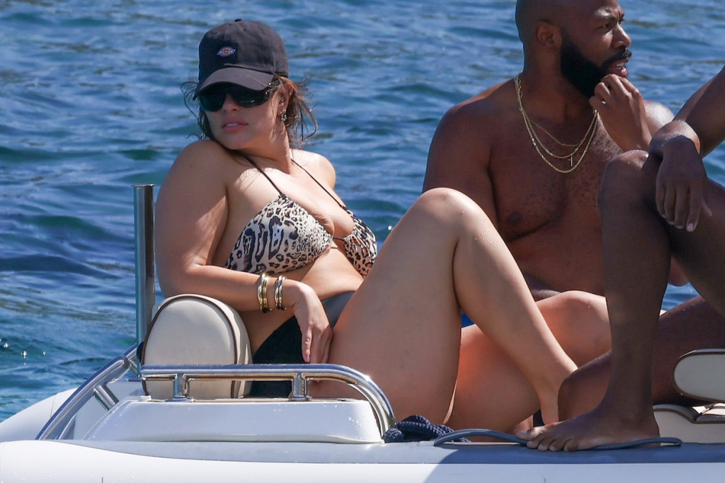 Carice! Imaju preko 90 kilograma i nose bikini, vide se i strije i celulit, a one pucaju od samopouzdanja i ne kriju se na plaži u tunikama do kolena