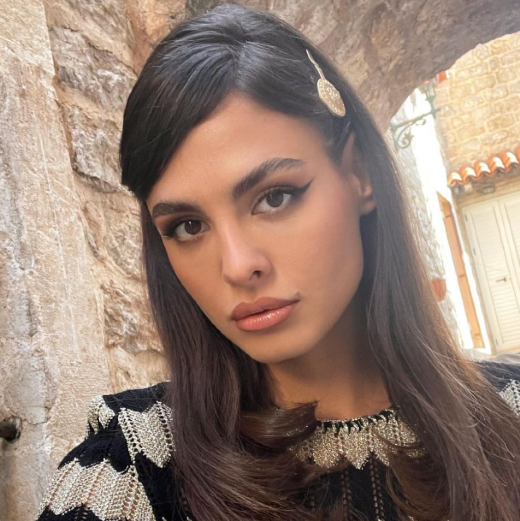 Srpska Sindi Kraford u crnoj toaleti sa prorezima zapalila Instagram: Bojana ima telo od milion dolara