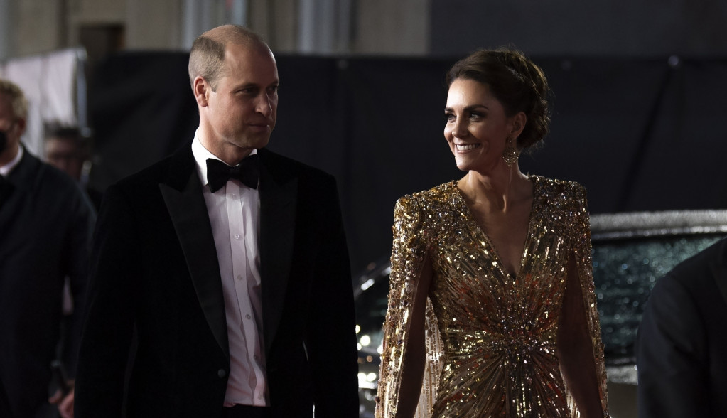 Svetlucava haljina od 5.400 dolara koju je nemoguće zaboraviti: Ivanka Tramp u čuvenoj haljini koju je u istoriju mode upisala Kejt Midlton