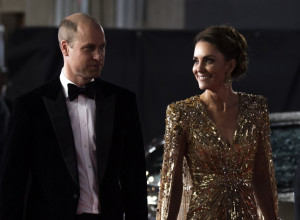 Svetlucava haljina od 5.400 dolara koju je nemoguće zaboraviti: Ivanka Tramp u čuvenoj haljini koju je u istoriju mode upisala Kejt Midlton