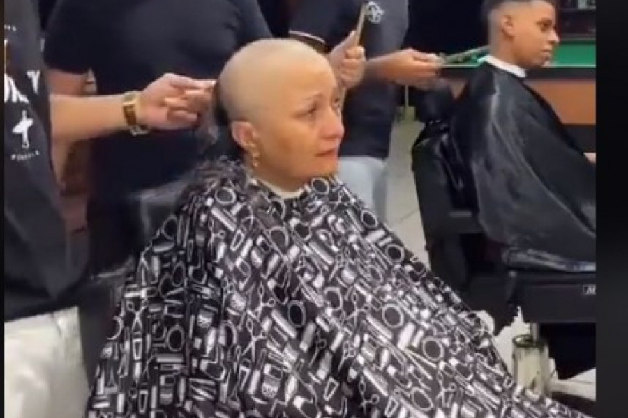 Gest ovog frizera je rasplakao planetu: Šišao je ženu obolelu od karcinoma, a onda napravio potez za pamćenje