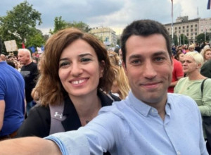 MULTIPRAKTIK: Malo ruši Vučića, malo komentariše Crnu Goru!