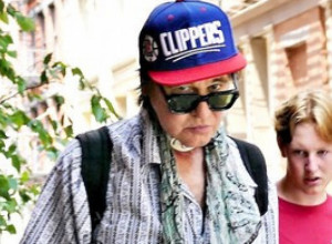 Ispod ovog otečenog lica krije se faca najvećeg zavodnika: Smatrali smo ga bogom lepote, a sad ga ni majka ne prepoznaje