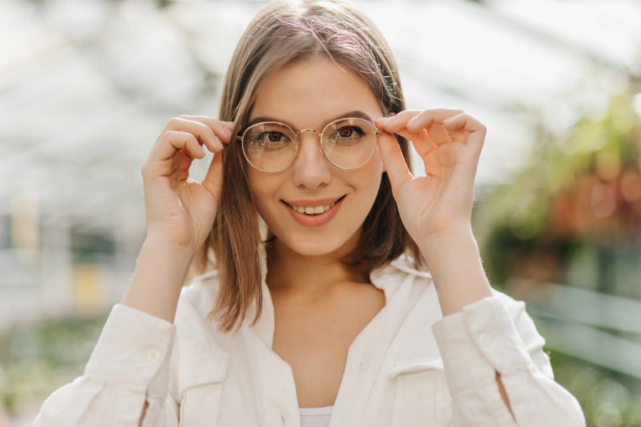 Za vas biramo najlepše frizure koje idu uz naočare: Izgledaćete i lepo i moderno