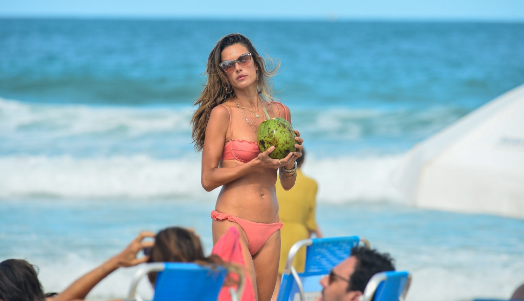 Coconut estetika zaludela influenserke: To je ultimativno oličenje letnje mode, a evo koja pravila morate da poštujete