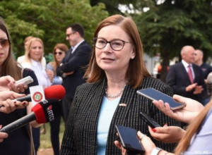 ZA SRBE NEMA MESTA!  Haos u Crnoj Gori - Američka ambasadorka SASTAVLJA CRNOGORSKU VLADU! Lekić: Ovo je nedopustivo, zašto nije pozvana na brifing