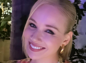 Jelena Rozga u haljini koju bi svaka žena poželela: Dubok dekolte i prorezi sa kojima je zagolicala maštu
