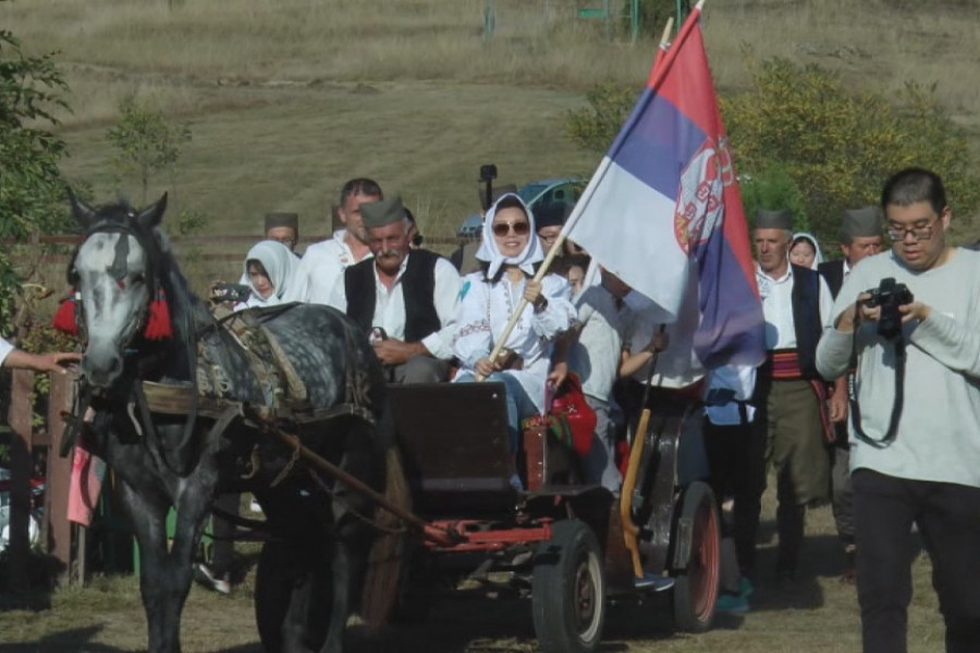 Koliko Srbi stavljaju u kovertu na svadbama: "Ako ne mogu da plate, neka je na prave"