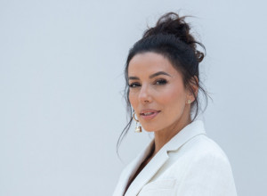 U inat svima koji su je ismevali smršala je 20 kilograma: Eva Longorija sad izgleda kao boginja, a sama je osmislila zabavan trening