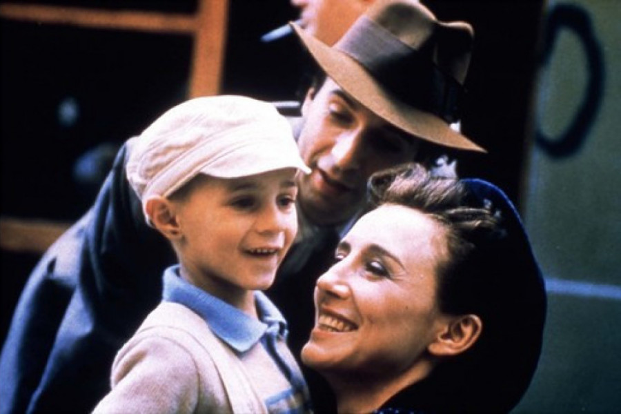 Sećate li se dečaka iz Beninjijevog filma "Život je lep"? I sada je glumac, ima 30 godina i mnogi bi ga prepoznali