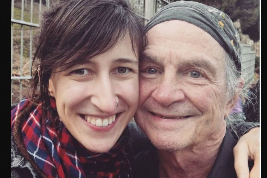 Sara ima 31 godinu, a on 75: "Moj tata ga od starta obožava, ali tu postoji jedan problem"