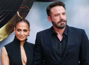 Zumiraćete ove fotke: Dženifer Lopez bez grudnjaka i gaćica u dve bombastične haljine