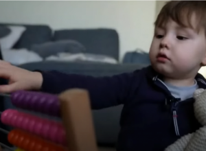Ima četiri godine i čita i broji na šest jezika: Evo sa koliko godina je dečak genije ušao u MENSU!