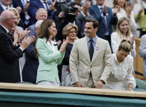 Na Vimbldon u babinoj venčanici: Mirka Federer stajlingom zaprepastila teniski svet