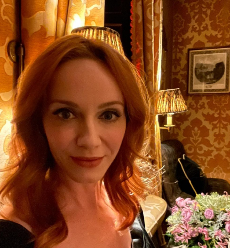 Glumica Kristina Hendriks je sinonim za glamur: Crna, pripijena haljina savršeno je istakla njene obline