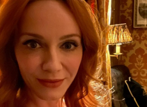 Glumica Kristina Hendriks je sinonim za glamur: Crna, pripijena haljina savršeno je istakla njene obline