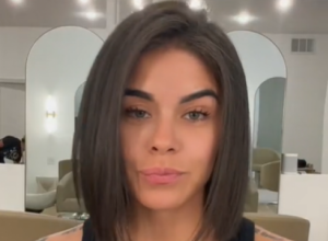 Podvrgnuta je dvostrukoj mastektomiji: Sada pozira bez grudi u toplesu, bez ikakvog stida (VIDEO)