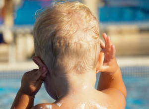 Plivačko uvo je česta pojava na moru: Kako da izbegnete infekciju i šta nikako ne smete da radite?