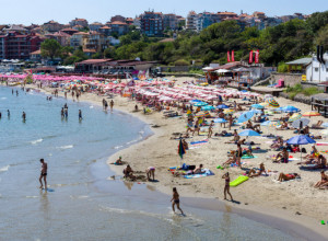 Po telu se šire kraste: Devojke su pokupile infekciju dok su letovale na Jadranu