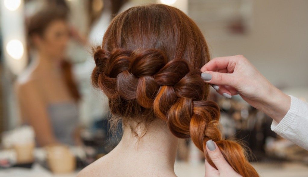 Za svaku vam treba 60 sekundi: Frizure koje možete napraviti kod kuće, a izgledaju kao iz salona