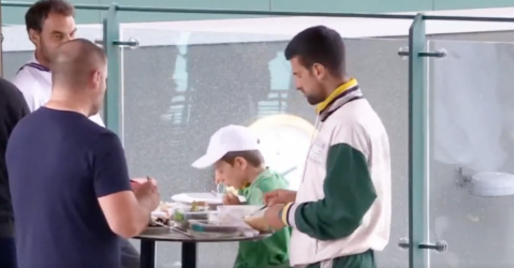 Novak bez ove voćke ne ide nigde: Daje energiju, pozitivno utiče na creva i kosti, puna vitamina i minerala