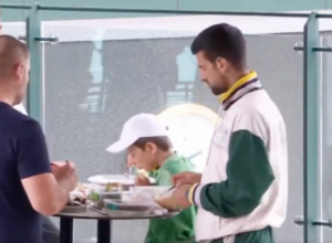 Novak bez ove voćke ne ide nigde: Daje energiju, pozitivno utiče na creva i kosti, puna vitamina i minerala