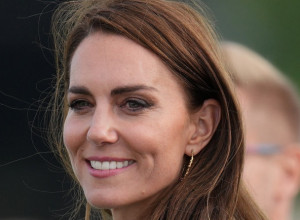 Letnja haljina A kroja koja stoji svim ženama: Kejt Midlton i Ivanka Tramp je obožavaju, kojoj bolje stoji?