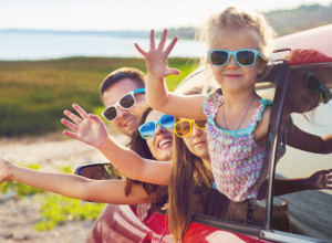 Ako dete prelazi granicu, ovaj dokument je obavezan: Evo koliko košta, gde se potpisuje i overava