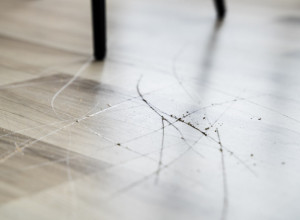 Ako imate problem sa ogrebotinama na podu, rešiv je: Za 20 minuta izgledaće kao nov po preporuci majstora