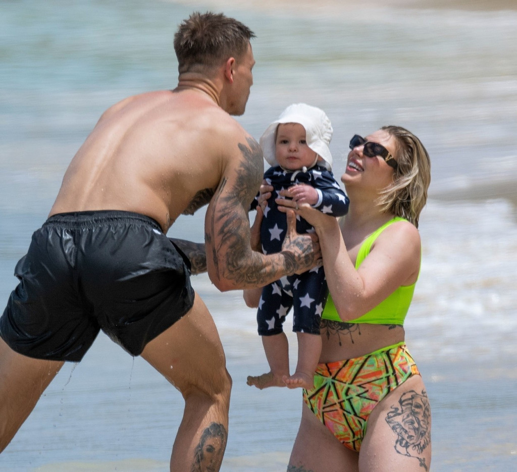 Poznati pedijatar upozorava: Bebe nemaju šta da traže na plaži